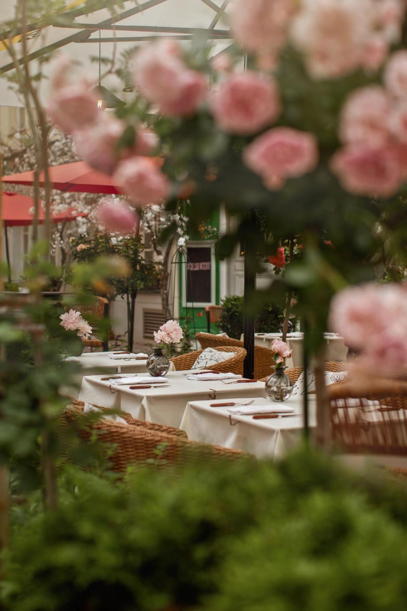 Stikliai Hotel - Relais & Chateaux Vilnius Exterior photo The restaurant's garden