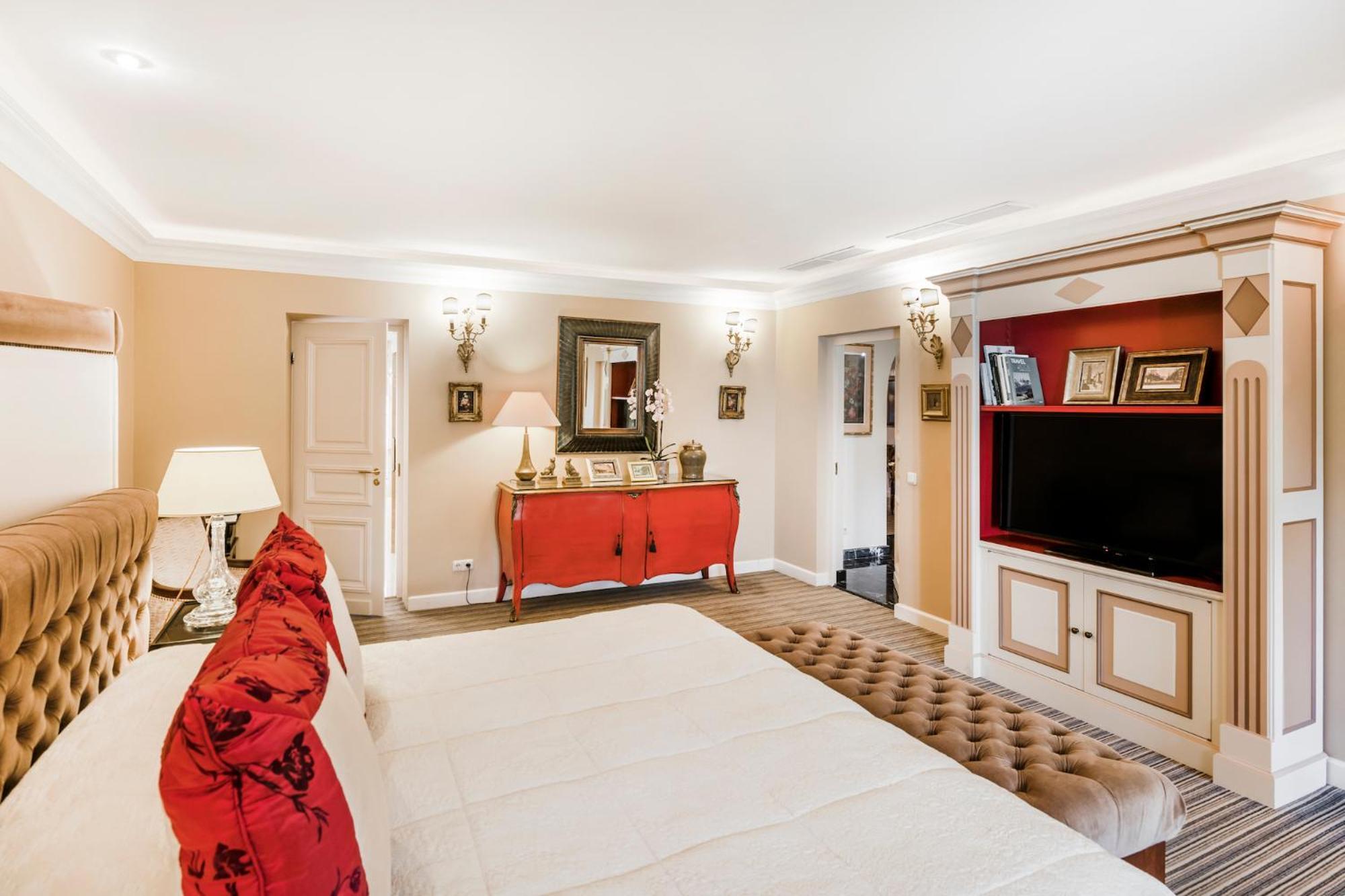 Stikliai Hotel - Relais & Chateaux Vilnius Room photo A bedroom at the hotel