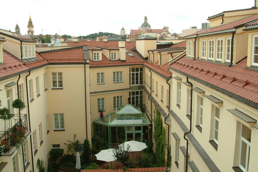 Stikliai Hotel - Relais & Chateaux Vilnius Exterior photo The courtyard of the hotel